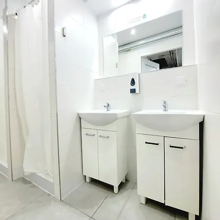 Poczekalnia Turystyczna *